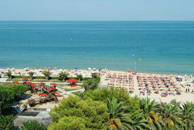 фото пляжу в Італії alba adriatica teramo