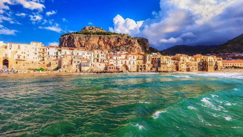 Чефала, фото пляжа на Сицилии в Италии