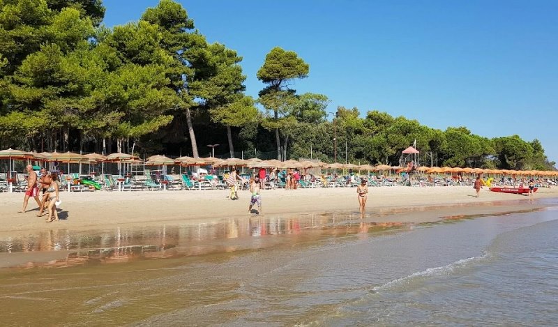 photo of a beach in Italy Roseto degli Abruzzi, Abruzzo
