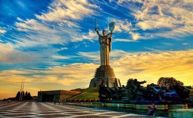 kyiv monument batkivshchyna maty