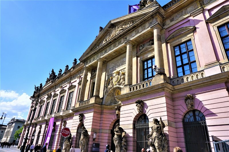 facade photo of the German Museum
