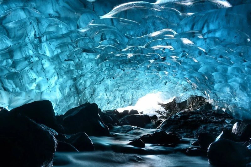 photo of ice caves in vatnajokull