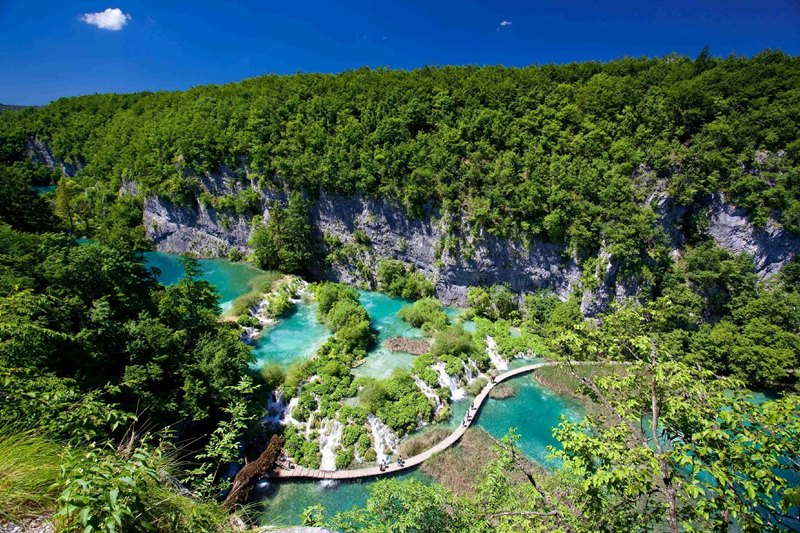photo of plitvice lakes national park