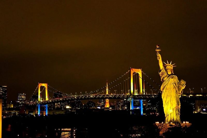 Photo Statue of Liberty at night