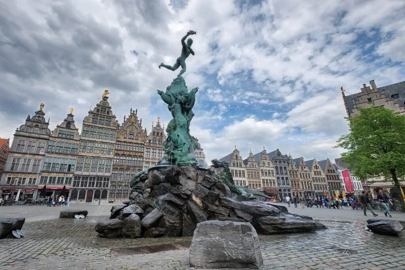 photo guide to Antwerp, Switzerland Brabo Fountain