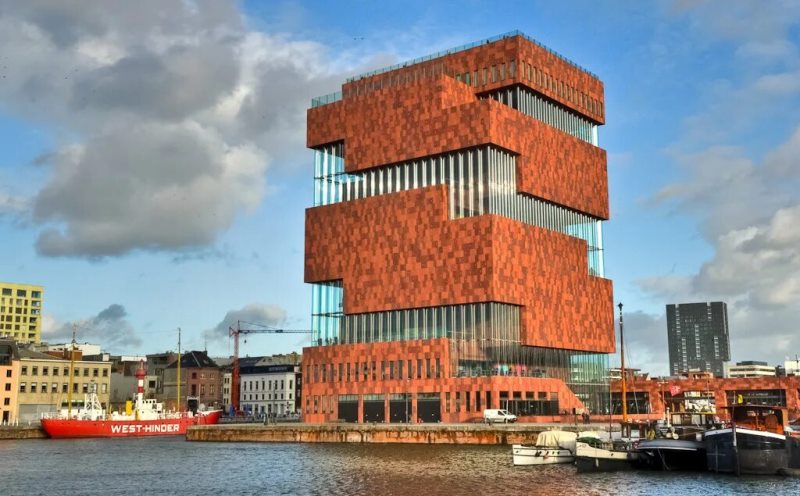 Must-dos in Antwerp photo Museum Aan de Strom