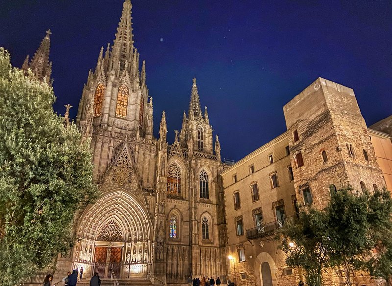 where to visit for free - Cathedral of the Holy Cross and St. Eulalia