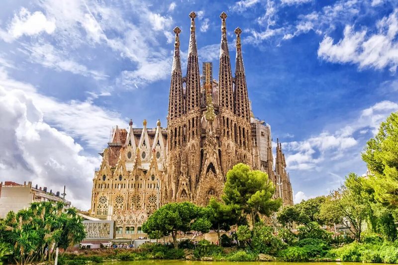 what to visit in three days - Sagrada Familia Cathedral