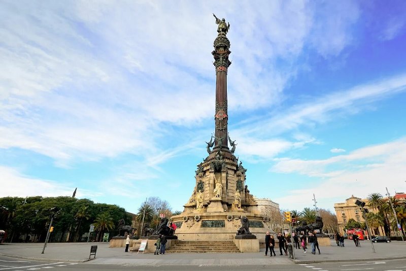 куда сходить в Барселоне - Памятник Колумбу