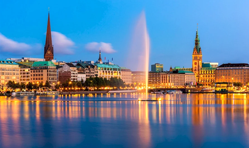 What to see Alster Lake photo