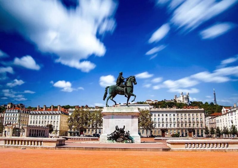 Що подивитися в Ліоні в першу чергу Площа Белькуря