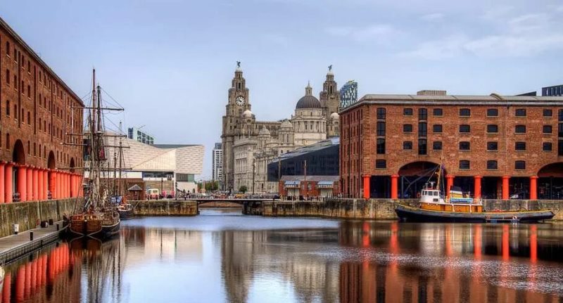 photos of Albert Dock attractions