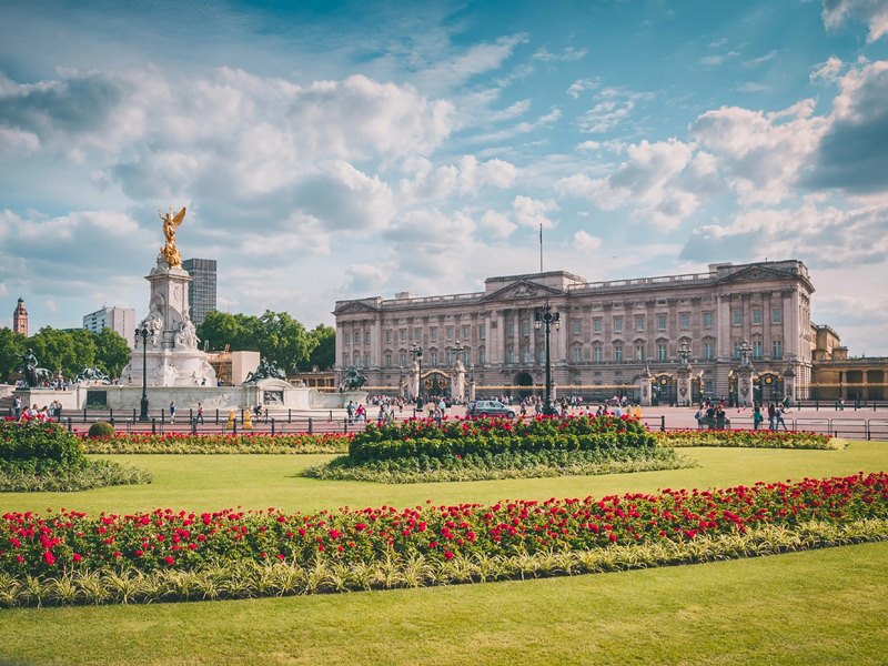 photo guide to London, England Buckingham Palace
