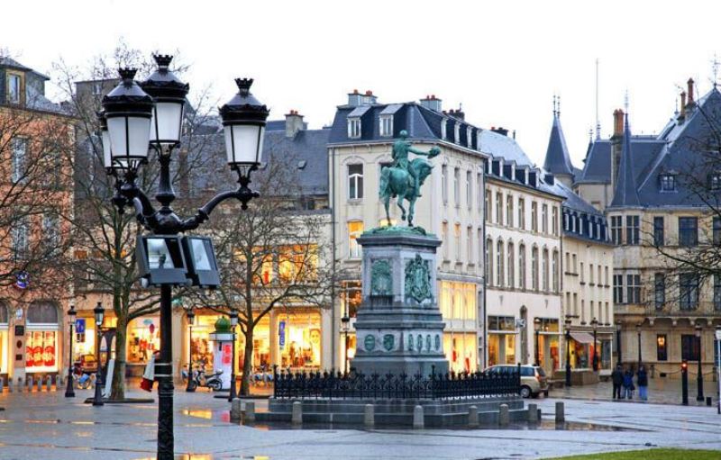 where to walk Place Guillaume photo