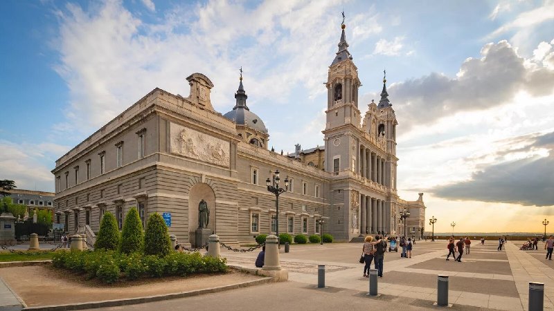 attractions in 1 day - Almudena Cathedral