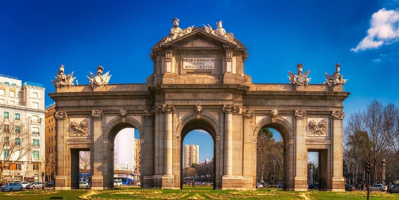 where to take a walk - Alcala Gate