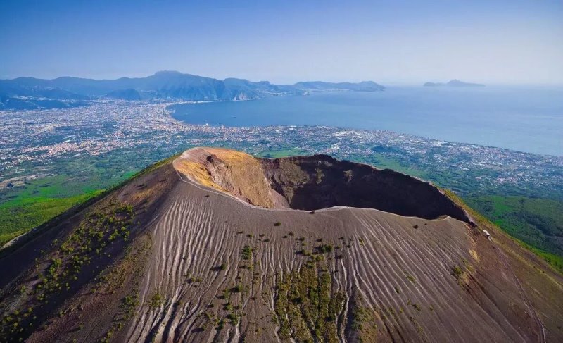 Attractions where to visit for free Volcano Vesuvius