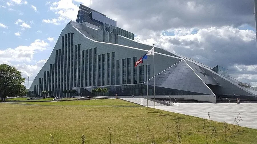 що подивитись у Ризі Національна бібліотека