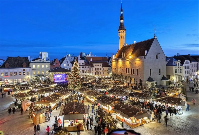 photo guide Town Hall Square and Tallinn Town Hall