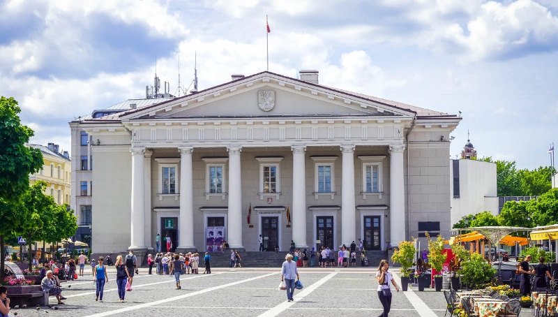 Where to go in Vilnius photo Town Hall