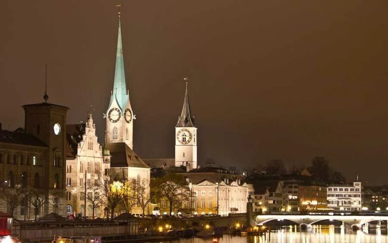 Sights of Zurich photo Fraumyunster Church