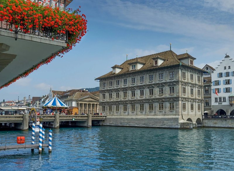photo guide to Zurich, Switzerland Town Hall